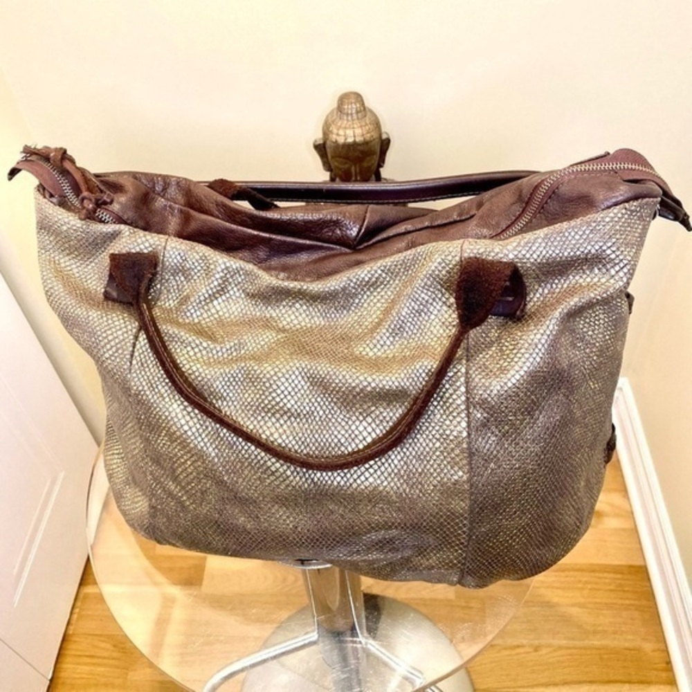Y2K Sofia C.  leather bag w/shimmer gold snakeskin fabric & silver hardware 🤎💛